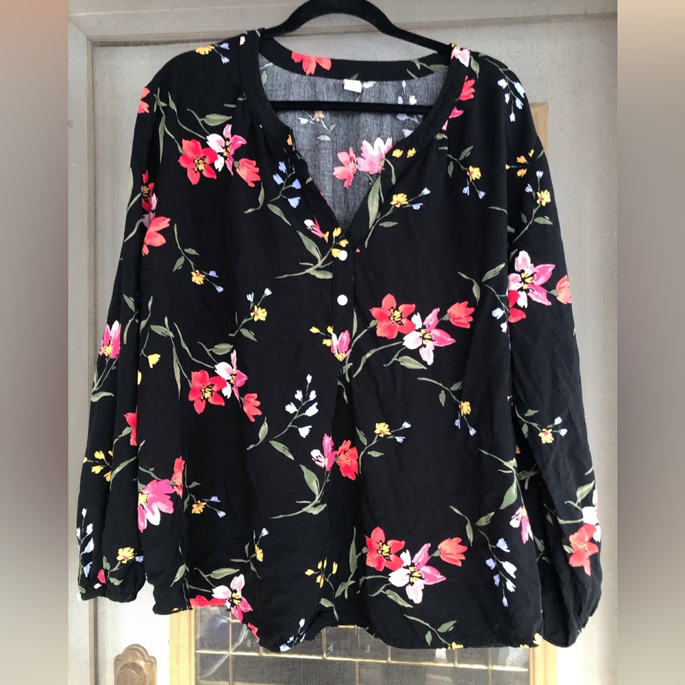 Old Navy Women’s Black Floral Blouse XXL